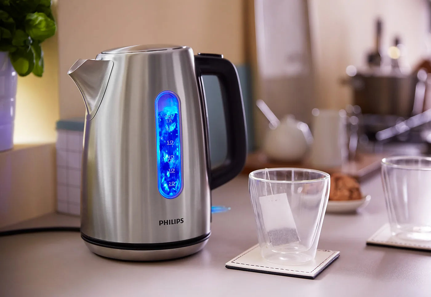 Philips HD9357/12 Kettle — view 2 | Philips HD9357/12 Viva Collection Electric Kettle | ShandaarBuy