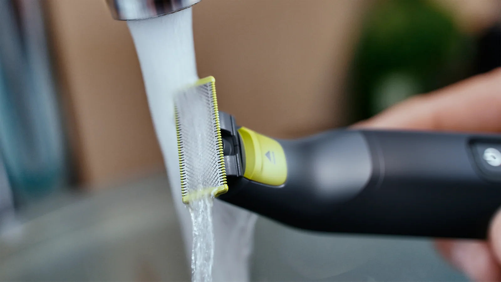 Philips QP6542/10 OneBlade Pro Face + Body Hybrid Trimmer & Shaver - image 6